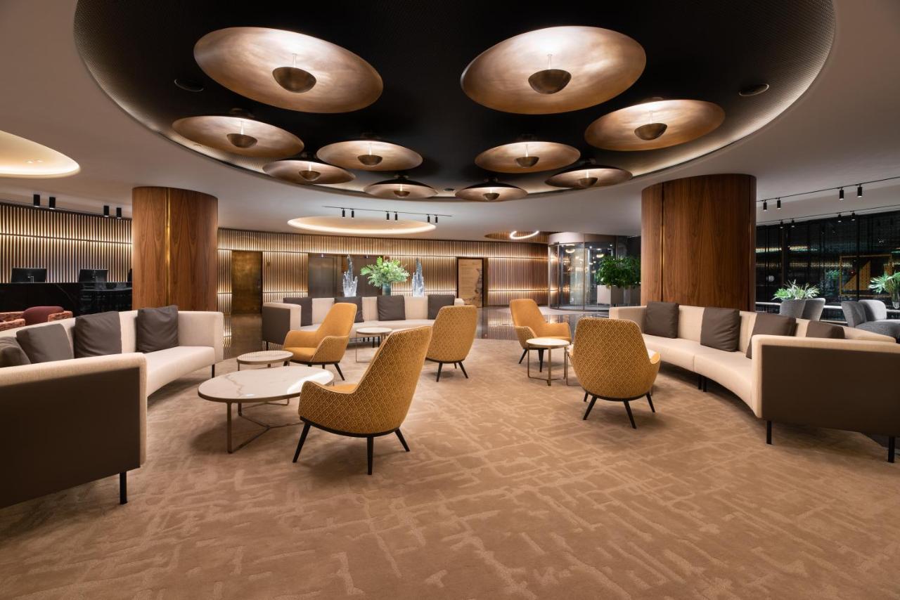 Eurostars Aliados Hotel ปอร์โต ภายนอก รูปภาพ The new lounge at London Heathrow Airport