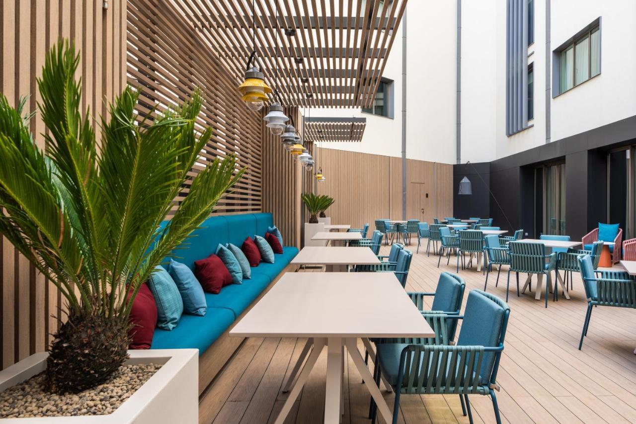 Eurostars Aliados Hotel ปอร์โต ภายนอก รูปภาพ The courtyard at the new building