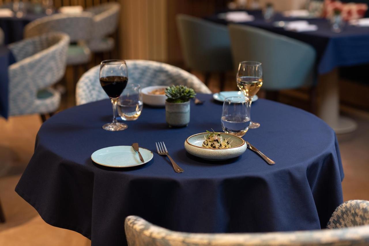 Eurostars Aliados Hotel ปอร์โต ภายนอก รูปภาพ A table set for dinner